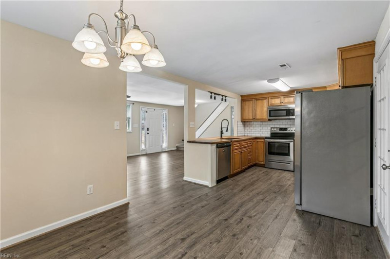 Photo 16 of 41 residential for sale in Hampton virginia