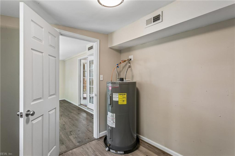Photo 22 of 41 residential for sale in Hampton virginia