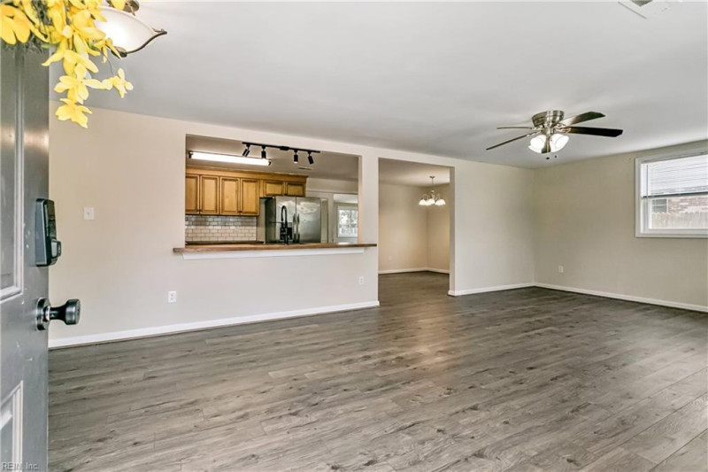 Photo 4 of 41 residential for sale in Hampton virginia