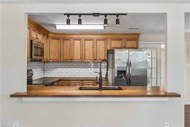 Photo 9 of 41 residential for sale in Hampton virginia