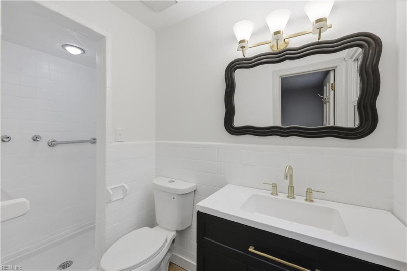 Photo 26 of 44 residential for sale in Portsmouth virginia
