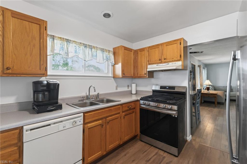Photo 12 of 24 residential for sale in Chesapeake virginia
