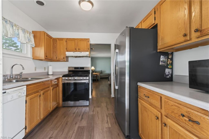 Photo 13 of 24 residential for sale in Chesapeake virginia