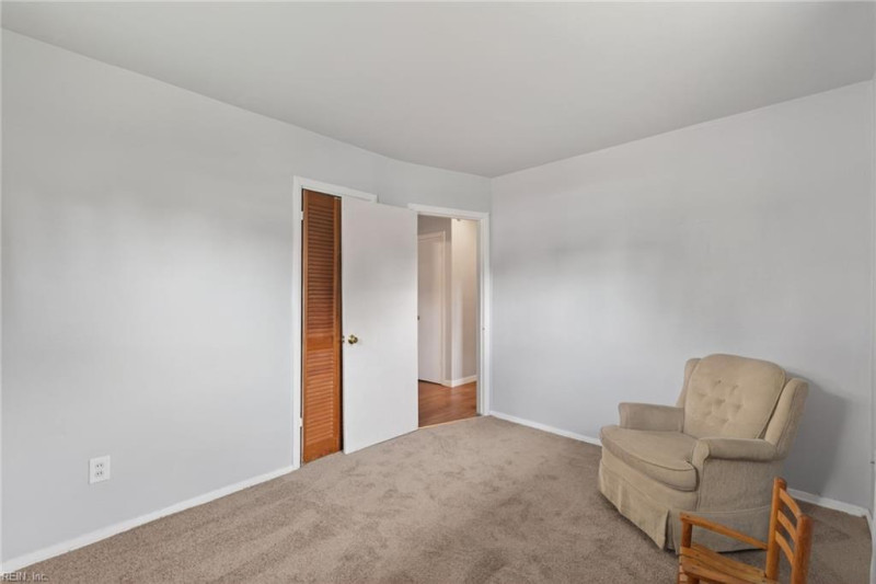 Photo 17 of 24 residential for sale in Chesapeake virginia