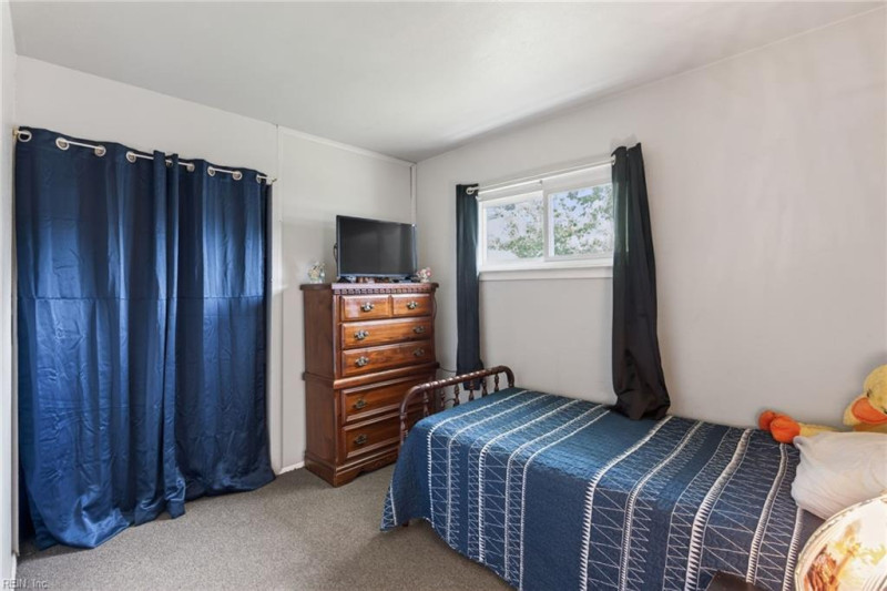 Photo 18 of 24 residential for sale in Chesapeake virginia