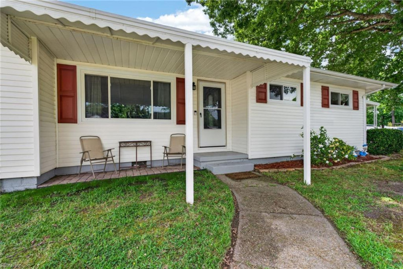 Photo 2 of 24 residential for sale in Chesapeake virginia
