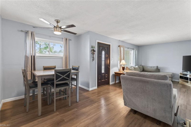 Photo 4 of 24 residential for sale in Chesapeake virginia