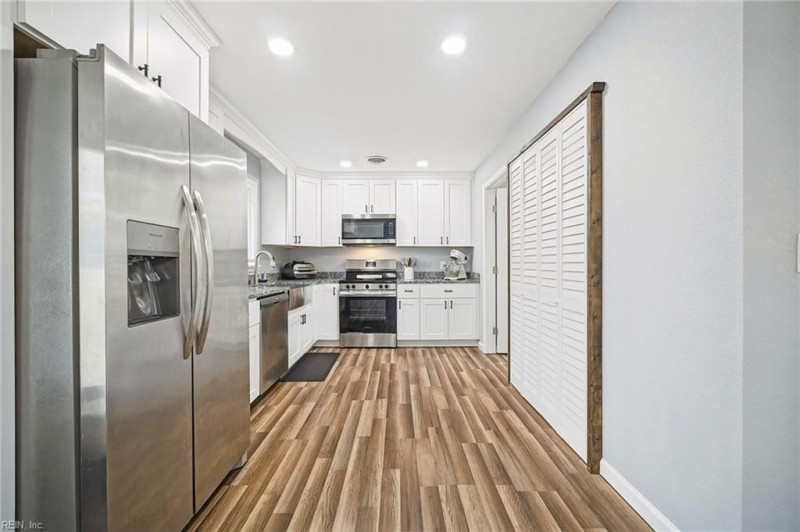 Photo 12 of 49 residential for sale in Chesapeake virginia