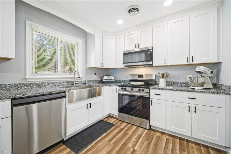 Photo 13 of 49 residential for sale in Chesapeake virginia