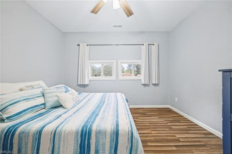Photo 16 of 49 residential for sale in Chesapeake virginia