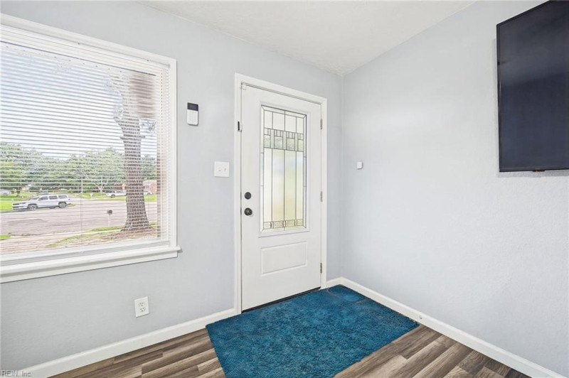 Photo 6 of 49 residential for sale in Chesapeake virginia