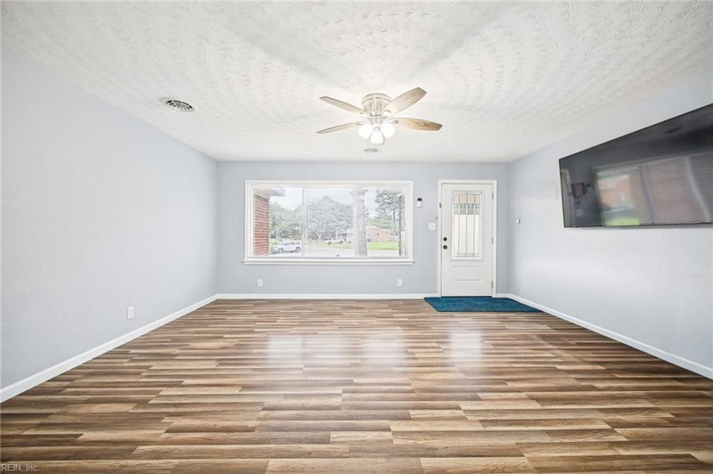 Photo 8 of 49 residential for sale in Chesapeake virginia