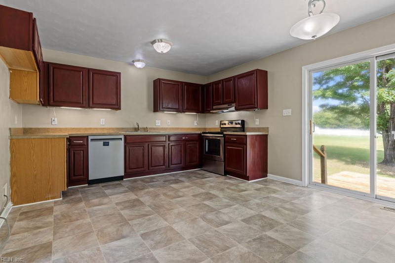 Photo 11 of 30 residential for sale in Southampton County virginia