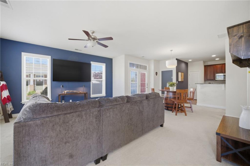 Photo 10 of 39 residential for sale in Chesapeake virginia