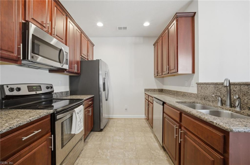 Photo 4 of 39 residential for sale in Chesapeake virginia