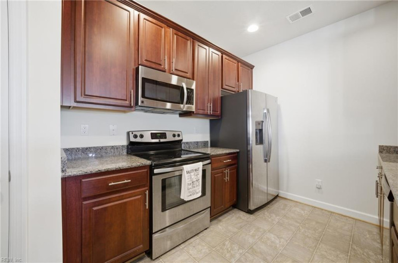 Photo 5 of 39 residential for sale in Chesapeake virginia