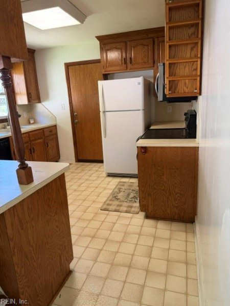 Photo 4 of 13 residential for sale in Hampton virginia