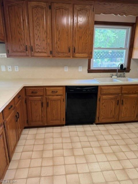Photo 5 of 13 residential for sale in Hampton virginia