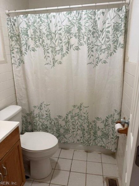 Photo 7 of 13 residential for sale in Hampton virginia