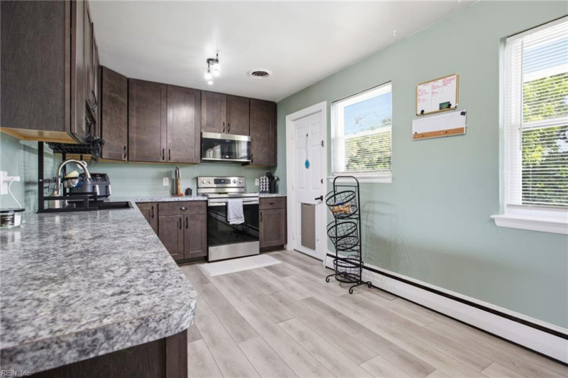 Photo 3 of 32 residential for sale in Norfolk virginia