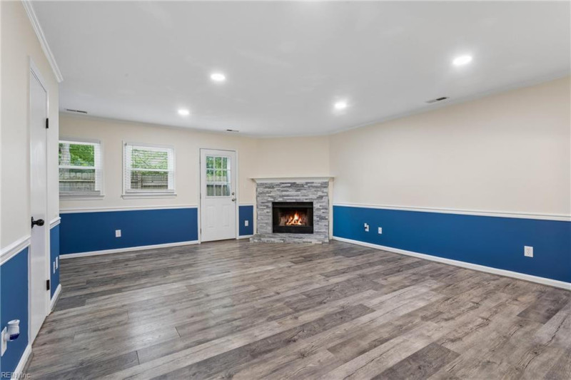 Photo 12 of 36 residential for sale in York County virginia