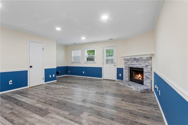 Photo 13 of 36 residential for sale in York County virginia