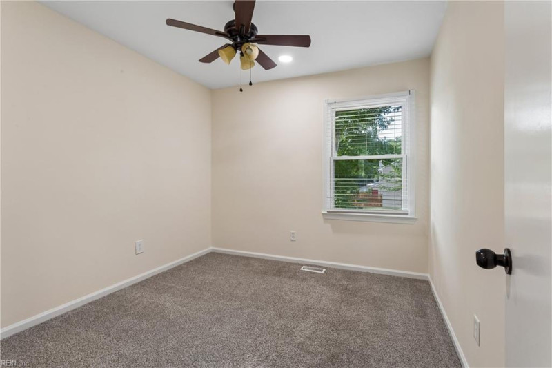Photo 18 of 36 residential for sale in York County virginia