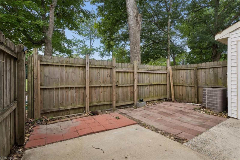 Photo 27 of 36 residential for sale in York County virginia