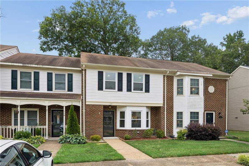 Photo 3 of 36 residential for sale in York County virginia