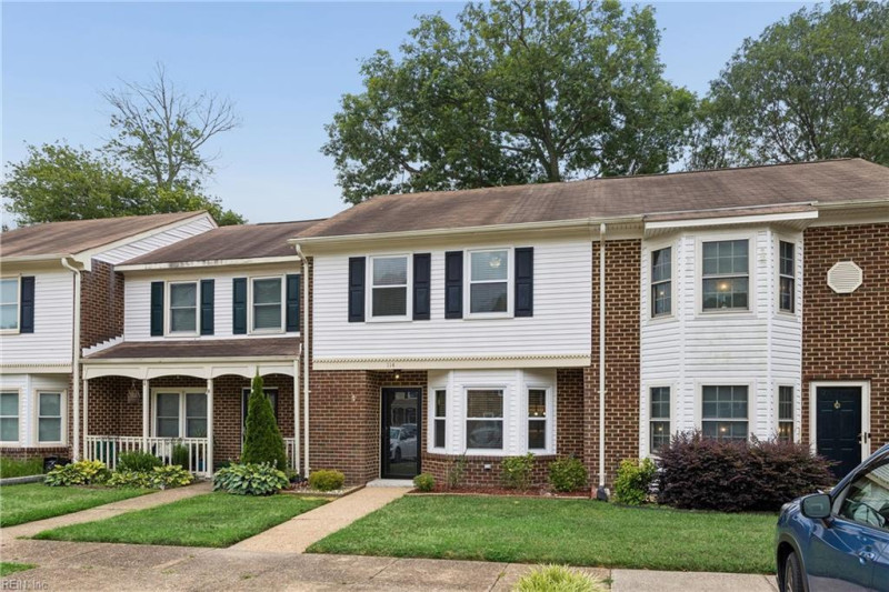 Photo 4 of 36 residential for sale in York County virginia