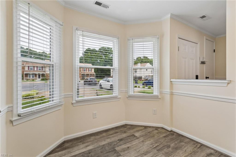 Photo 7 of 36 residential for sale in York County virginia