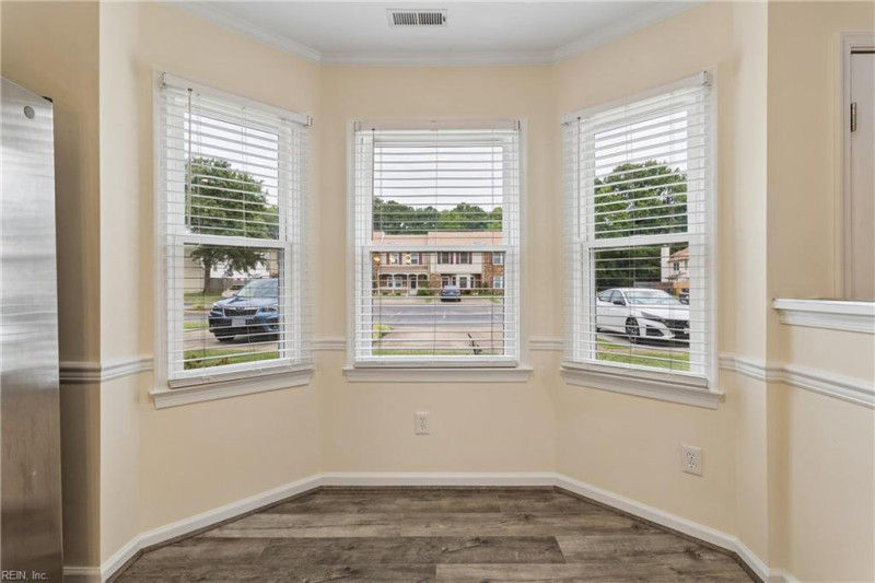 Photo 8 of 36 residential for sale in York County virginia