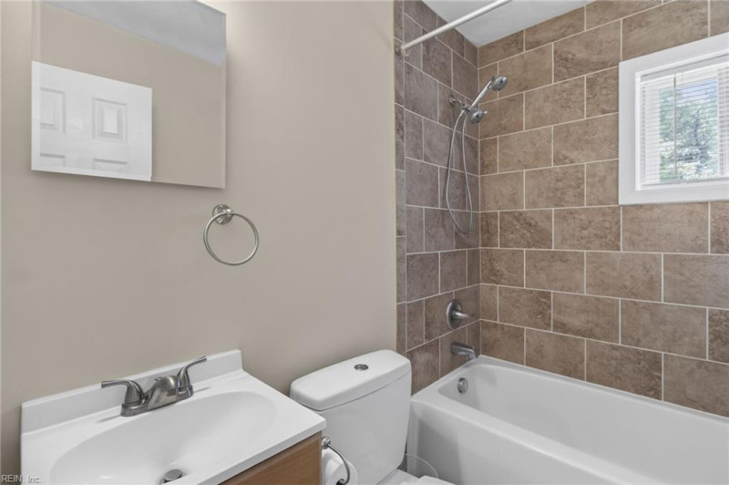 Photo 11 of 26 residential for sale in Norfolk virginia