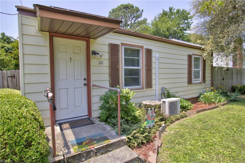 Photo 3 of 26 residential for sale in Norfolk virginia