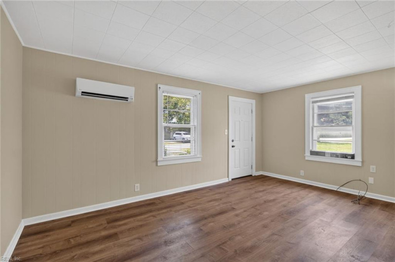 Photo 4 of 26 residential for sale in Norfolk virginia