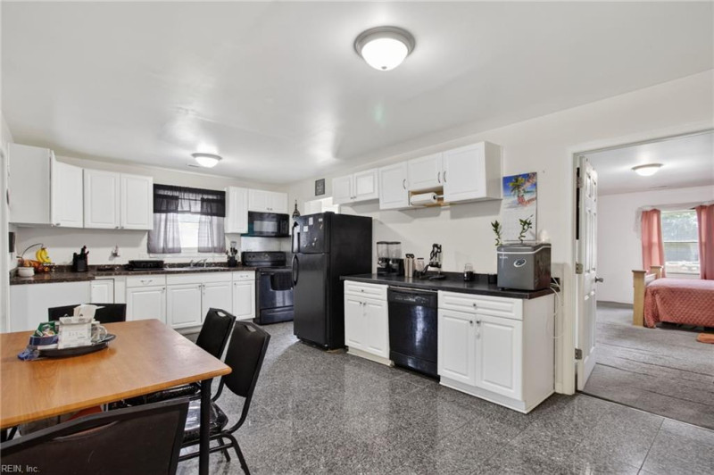 Photo 12 of 37 residential for sale in Portsmouth virginia