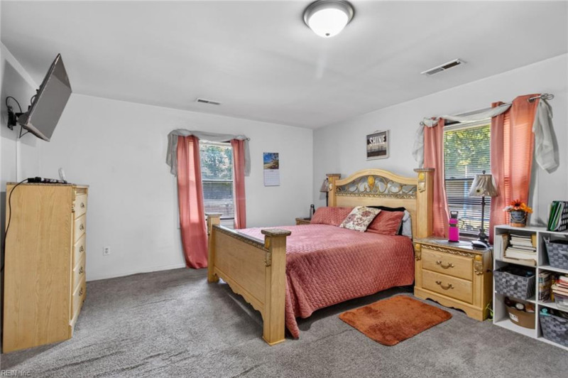 Photo 13 of 37 residential for sale in Portsmouth virginia