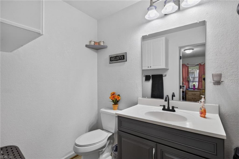 Photo 16 of 37 residential for sale in Portsmouth virginia