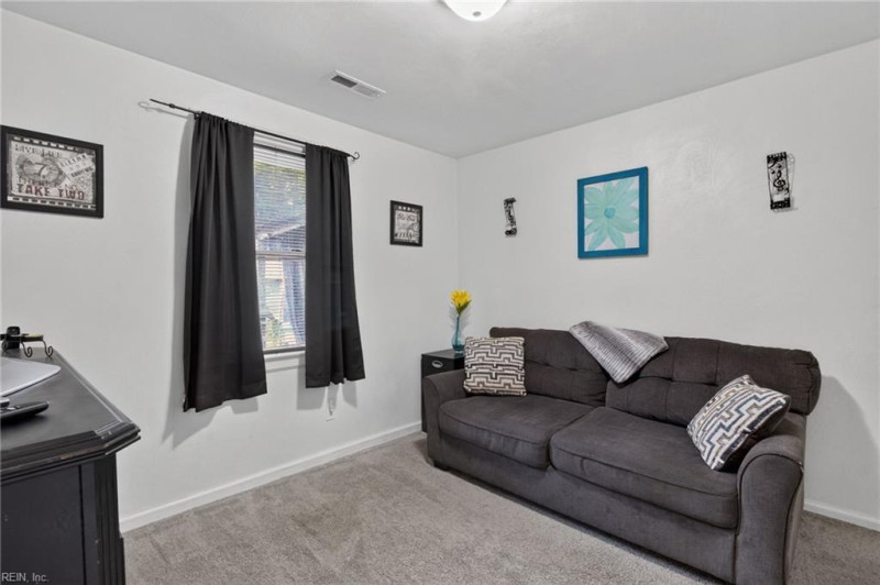 Photo 19 of 37 residential for sale in Portsmouth virginia