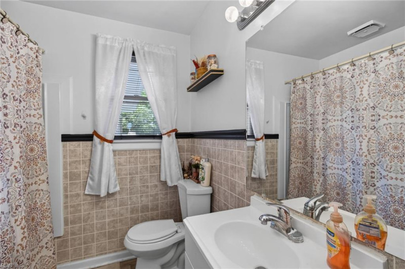 Photo 21 of 37 residential for sale in Portsmouth virginia