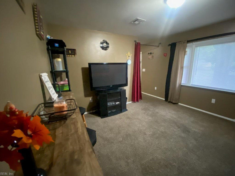 Photo 29 of 37 residential for sale in Portsmouth virginia