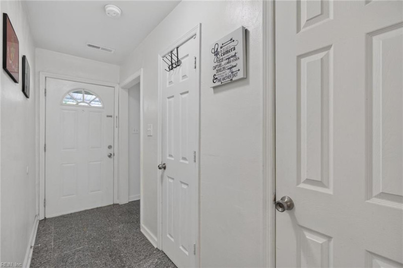 Photo 4 of 37 residential for sale in Portsmouth virginia