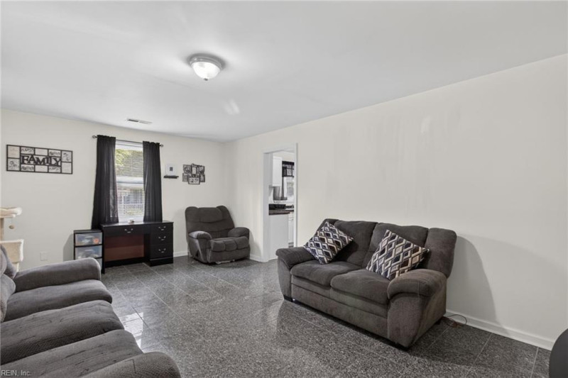 Photo 5 of 37 residential for sale in Portsmouth virginia
