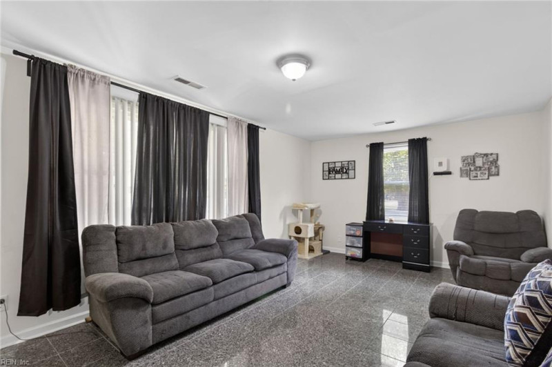 Photo 6 of 37 residential for sale in Portsmouth virginia