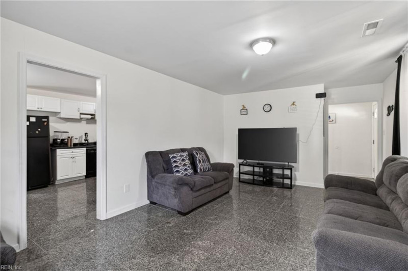 Photo 7 of 37 residential for sale in Portsmouth virginia