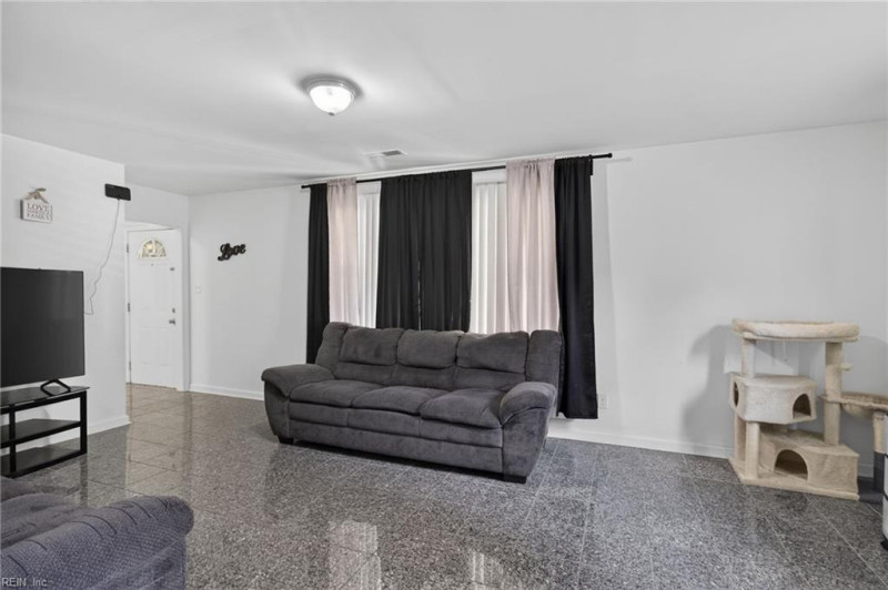 Photo 8 of 37 residential for sale in Portsmouth virginia