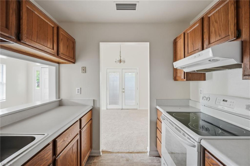 Photo 10 of 31 residential for sale in Chesapeake virginia