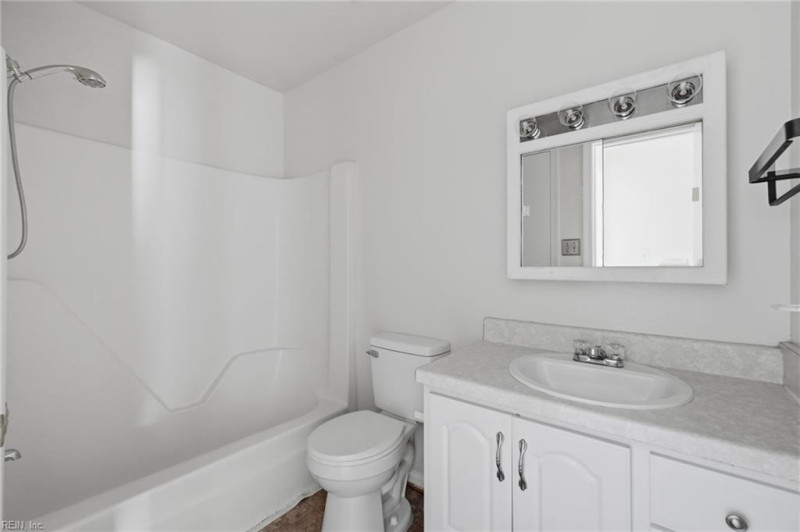 Photo 11 of 31 residential for sale in Chesapeake virginia