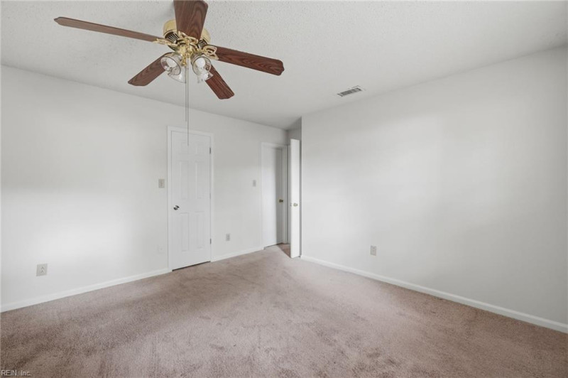 Photo 14 of 31 residential for sale in Chesapeake virginia