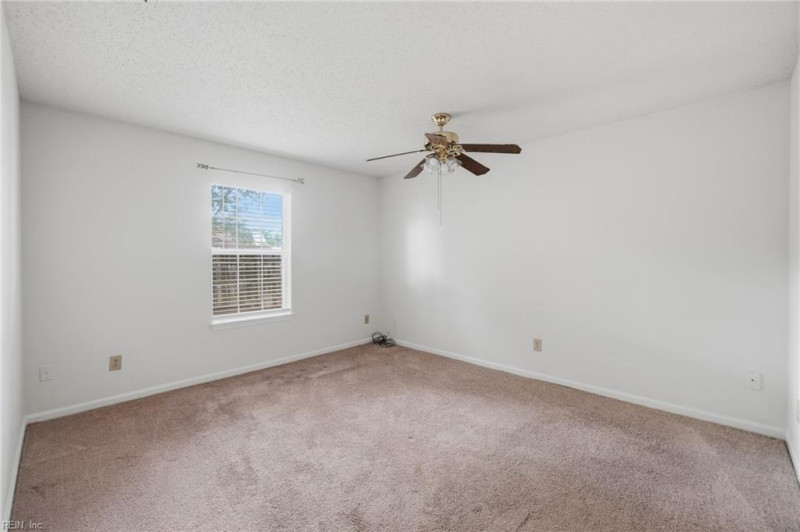 Photo 15 of 31 residential for sale in Chesapeake virginia